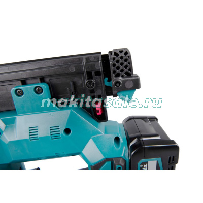 Аккумуляторный гвоздезабиватель XGT Makita FN001GZ