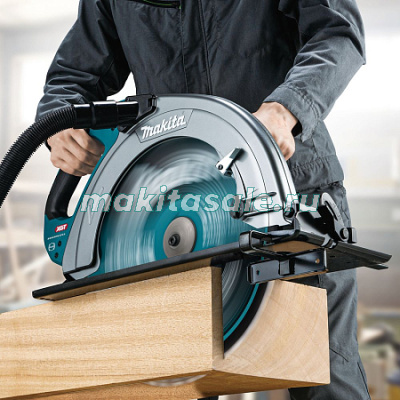 Аккумуляторная дисковая пила XGT Makita HS013GZ