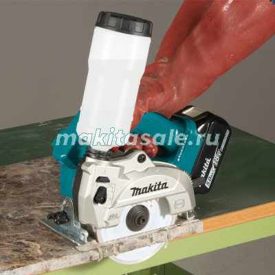 Аккумуляторная алмазная пила Makita DCC501ZX1