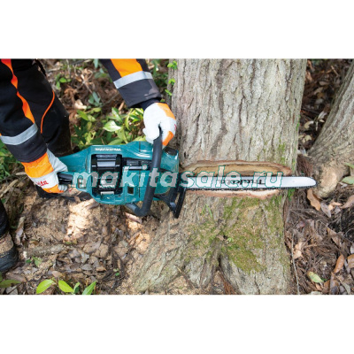 Аккумуляторная цепная пила XGT Makita UC030GZ