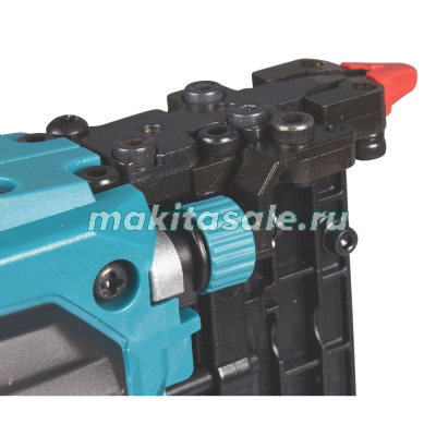 Аккумуляторный штифтозабиватель XGT Makita PT001GZ